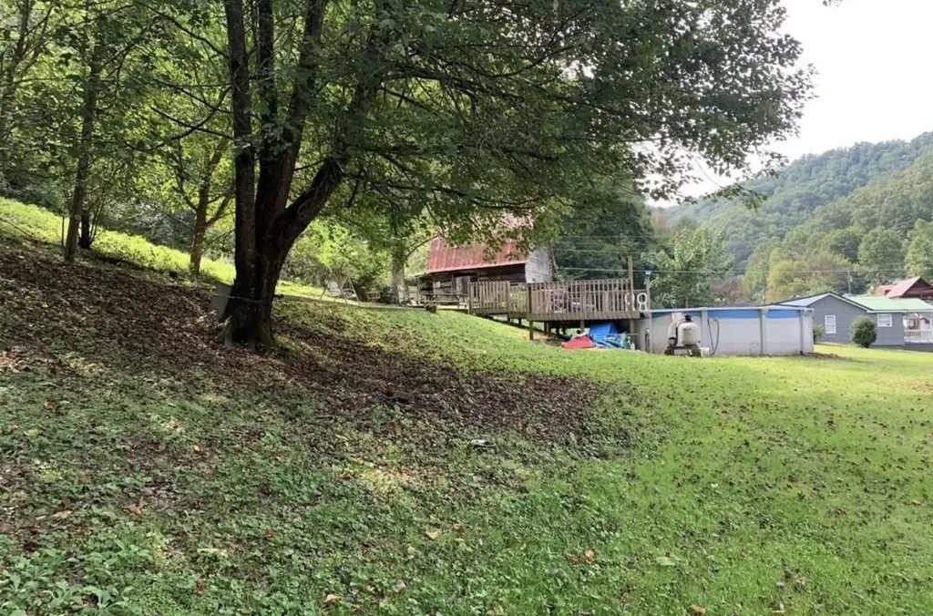 243 Nosben Fork Belfry KY 41514