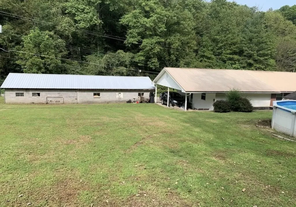 243 Nosben Fork Belfry KY 41514