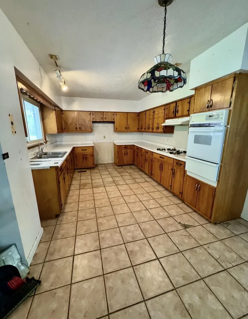 243 Nosben Fork Belfry KY 41514