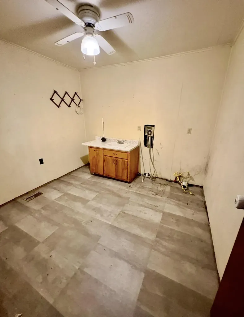 243 Nosben Fork Belfry KY 41514