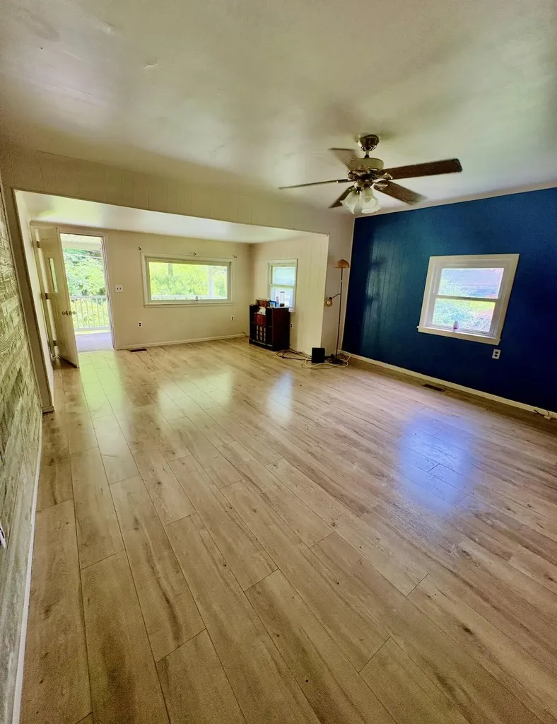 243 Nosben Fork Belfry KY 41514