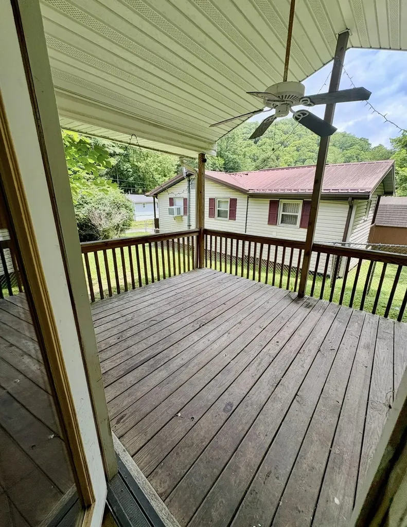 243 Nosben Fork Belfry KY 41514