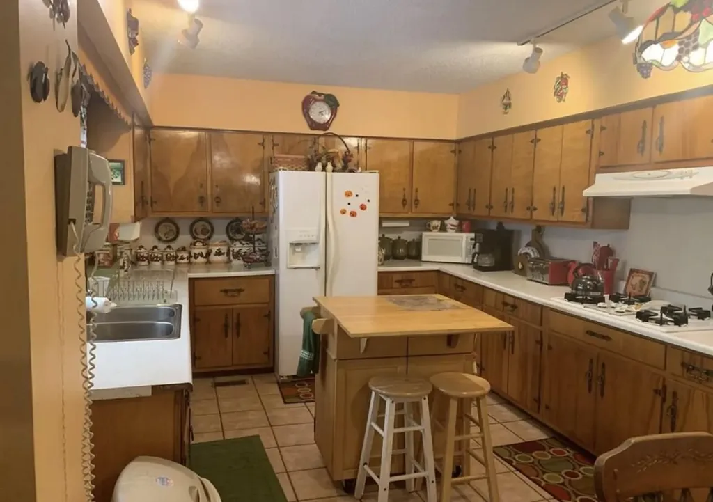 243 Nosben Fork Belfry KY 41514