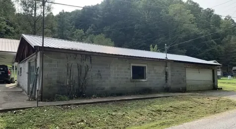 243 Nosben Fork Belfry KY 41514