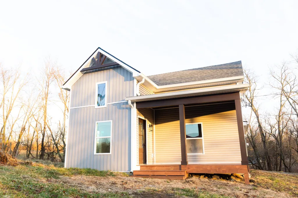 942 Hawkins - Cummins Road Paris KY 40361