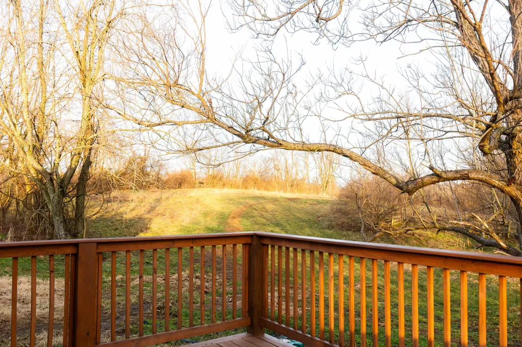 942 Hawkins - Cummins Road Paris KY 40361