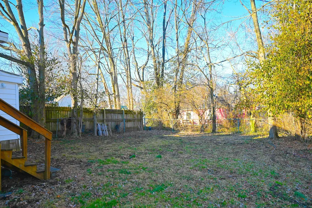 319 Lilleston Avenue Paris KY 40361