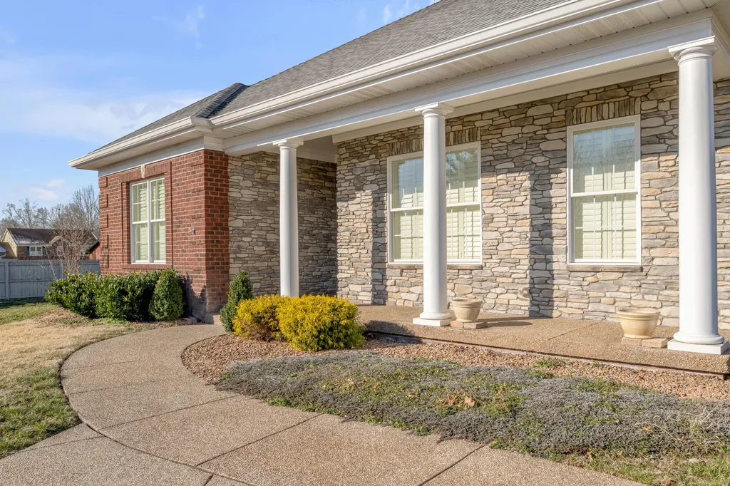 326 Foxtail Road Versailles KY 40383
