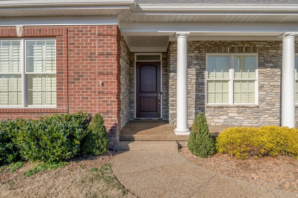326 Foxtail Road Versailles KY 40383