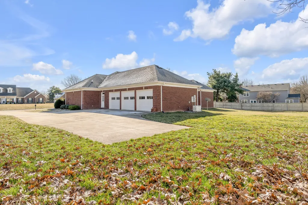326 Foxtail Road Versailles KY 40383