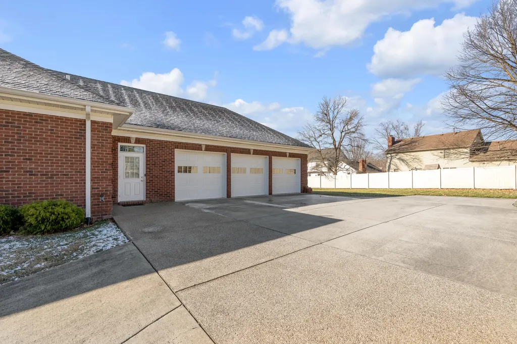 326 Foxtail Road Versailles KY 40383