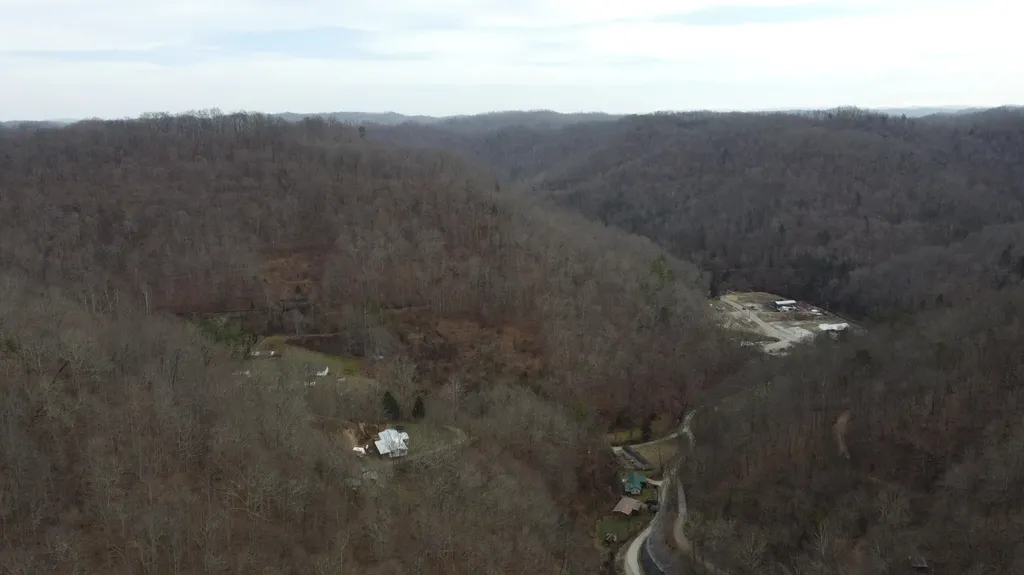 271 Blue Bird Lane Hyden KY 41749