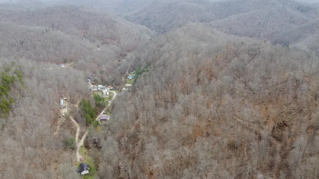 271 Blue Bird Lane Hyden KY 41749
