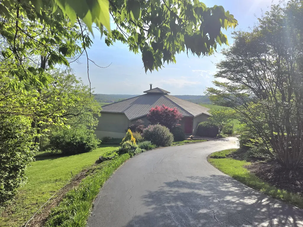 1028 Pin Oak Drive Frankfort KY 40601