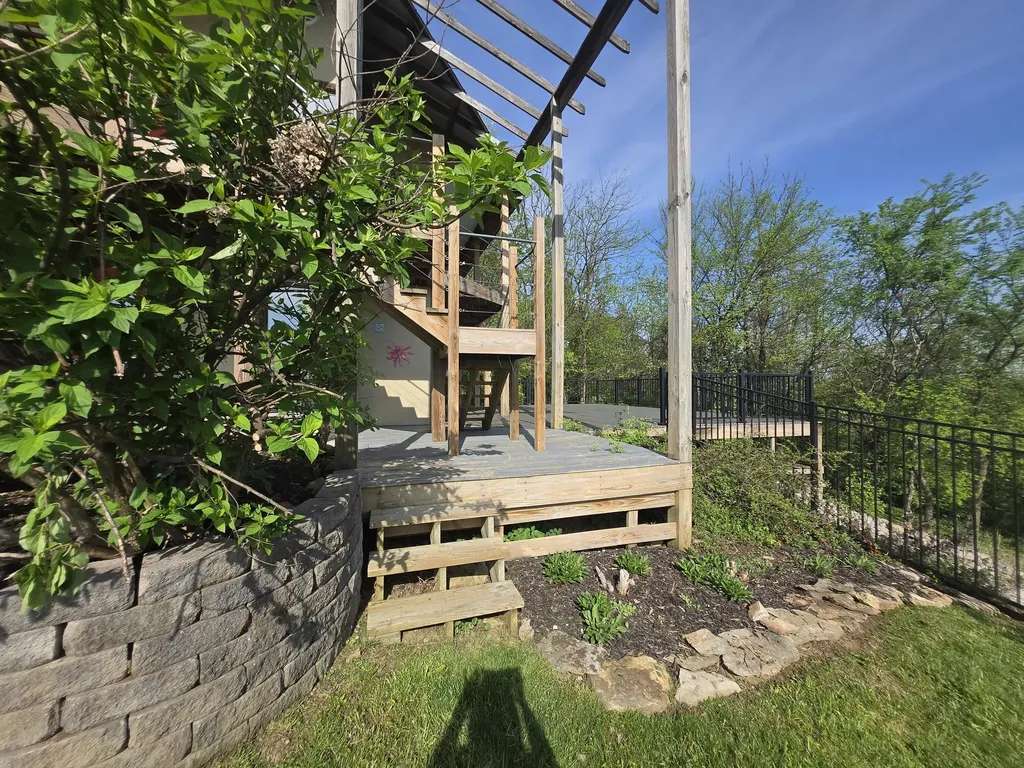 1028 Pin Oak Drive Frankfort KY 40601