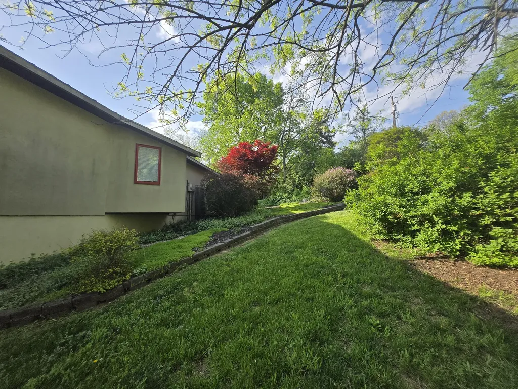 1028 Pin Oak Drive Frankfort KY 40601