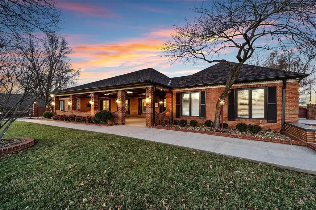 1813 Bahama Road Lexington KY 40509