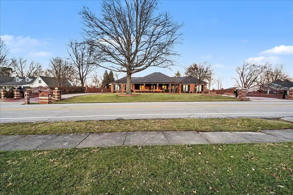 1813 Bahama Road Lexington KY 40509