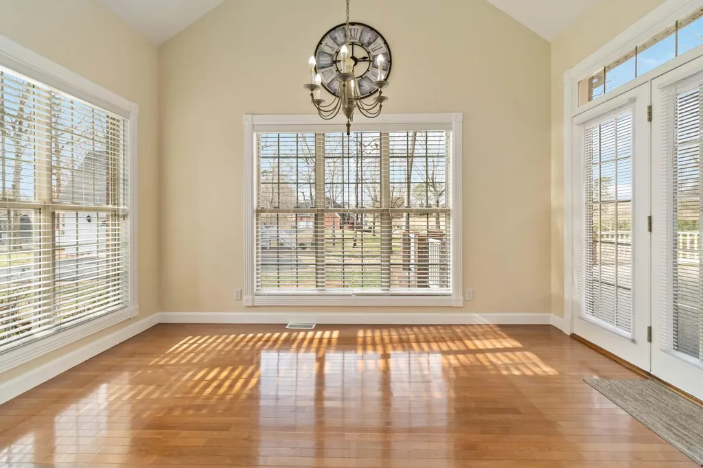 371 Lakeview Drive Jamestown KY 42629