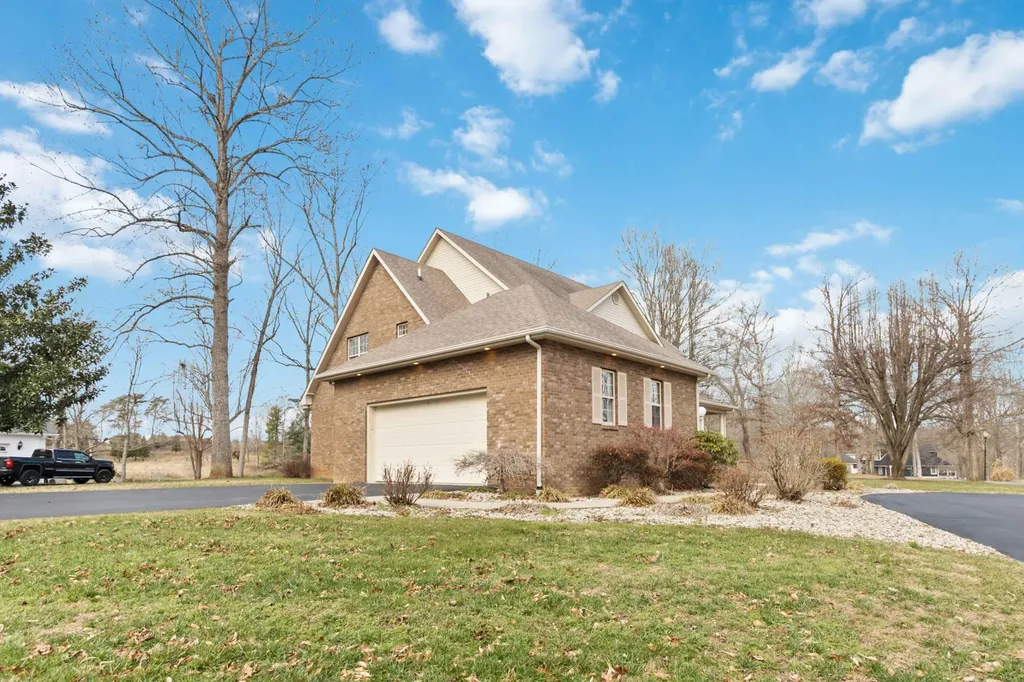 371 Lakeview Drive Jamestown KY 42629