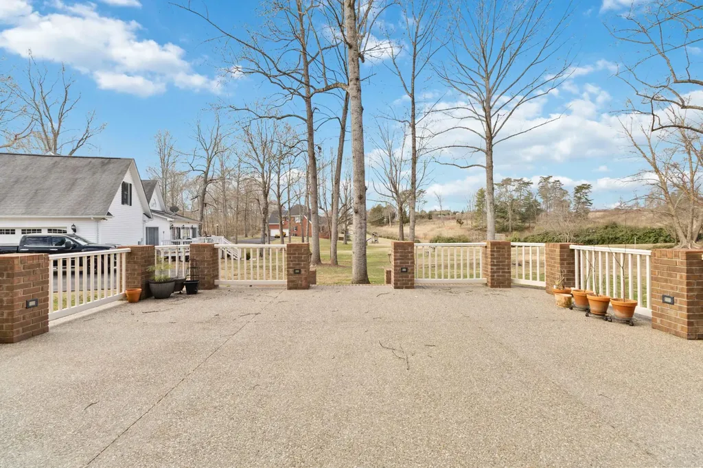 371 Lakeview Drive Jamestown KY 42629