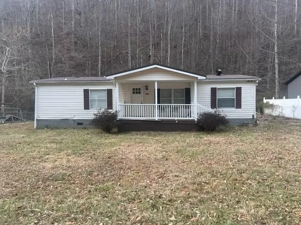 321 Gabriels Fork Kimper KY 41539