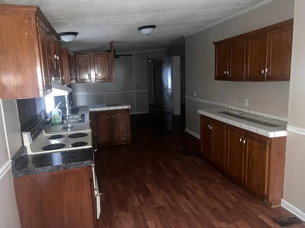 321 Gabriels Fork Kimper KY 41539
