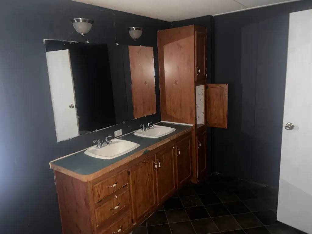 321 Gabriels Fork Kimper KY 41539
