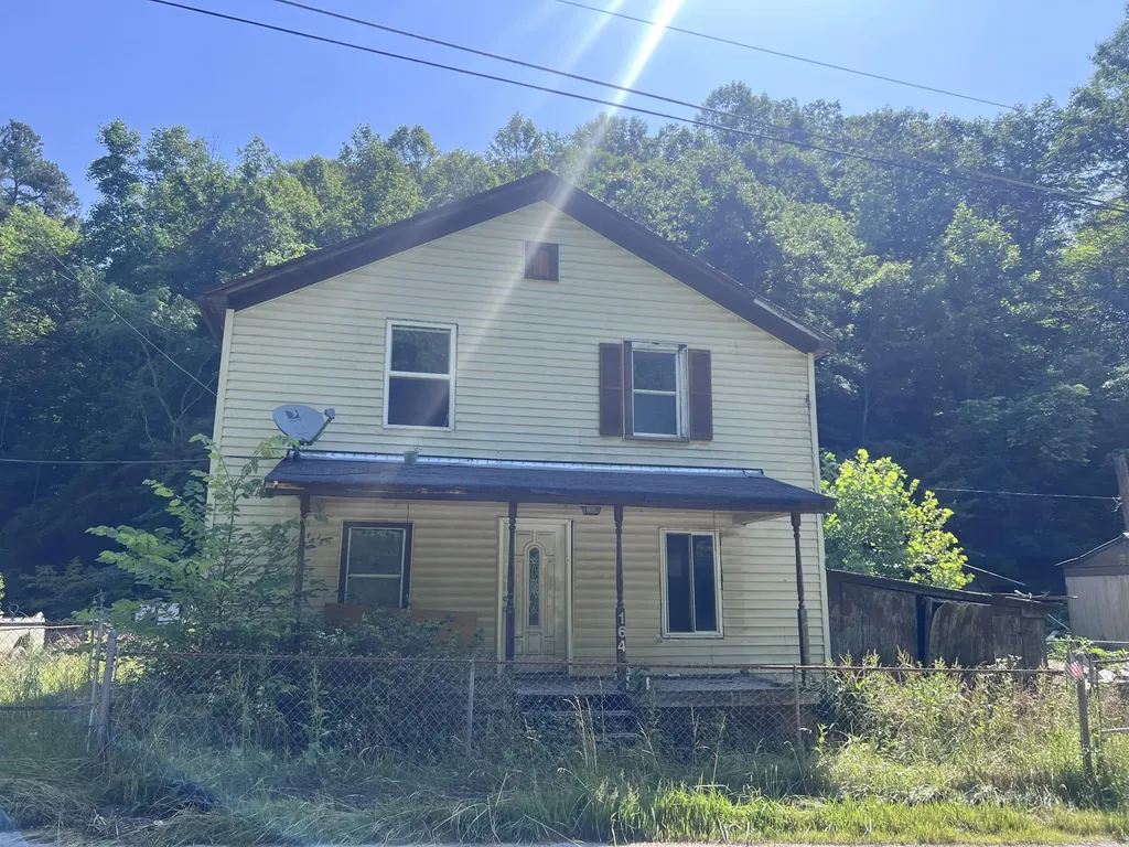 2102 Sheas Fork Road Mcroberts KY 41835