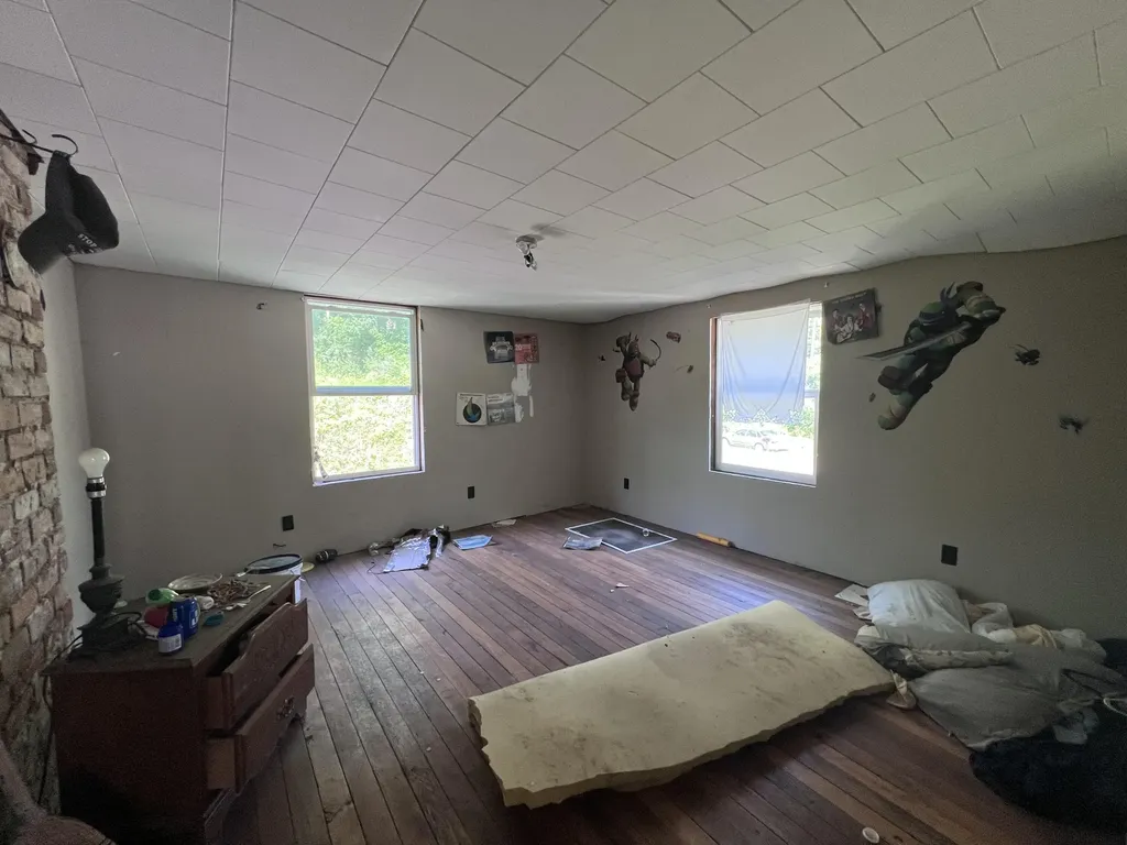 2102 Sheas Fork Road Mcroberts KY 41835