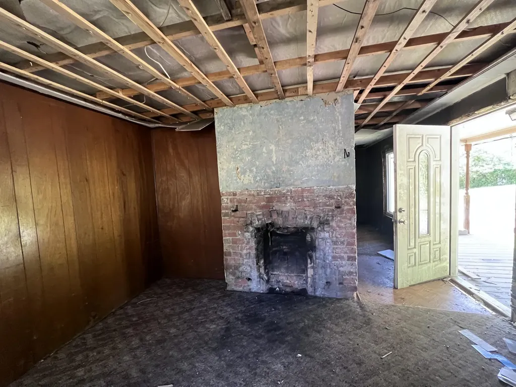 2102 Sheas Fork Road Mcroberts KY 41835
