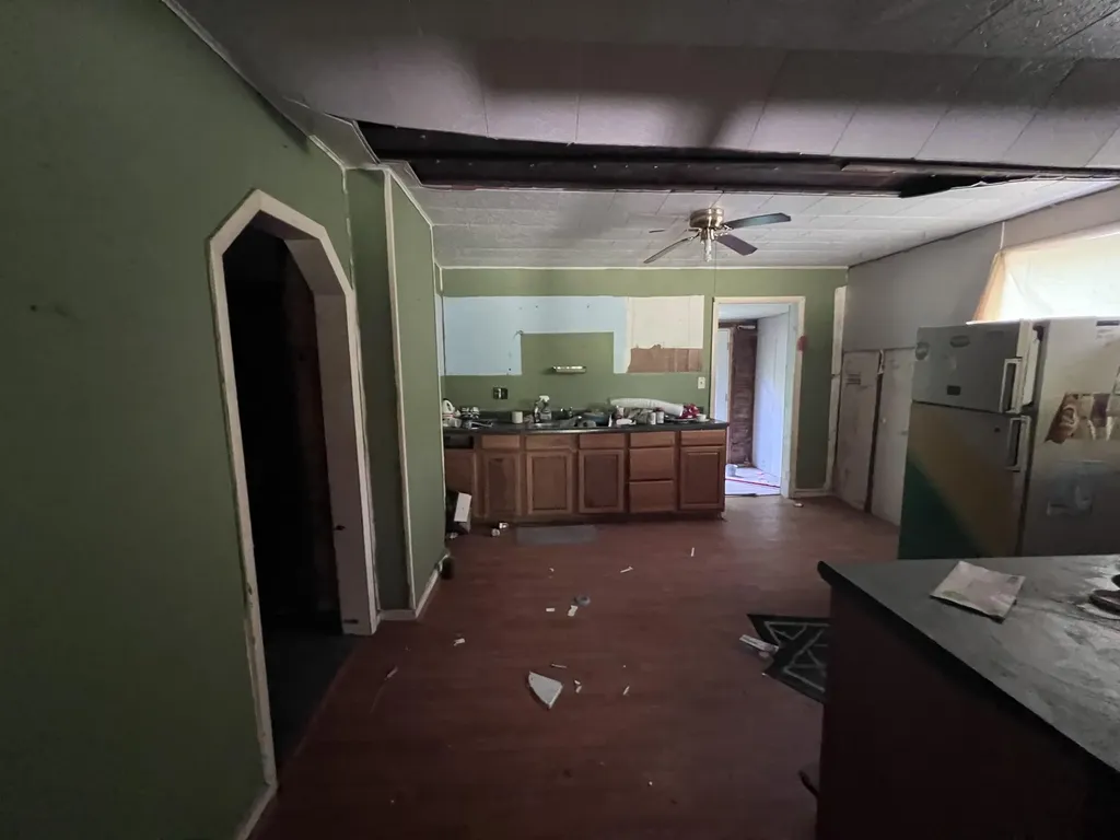 2102 Sheas Fork Road Mcroberts KY 41835