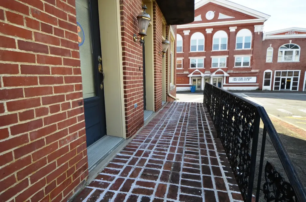 333 S Main Street Harrodsburg KY 40330