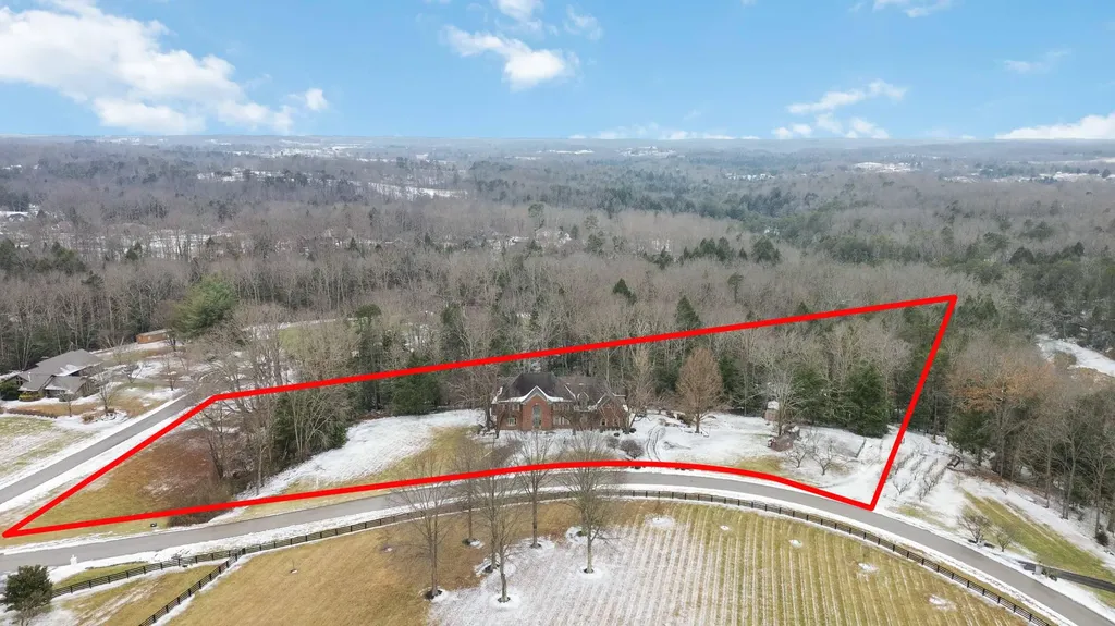 484 Woods Edge Drive London KY 40741