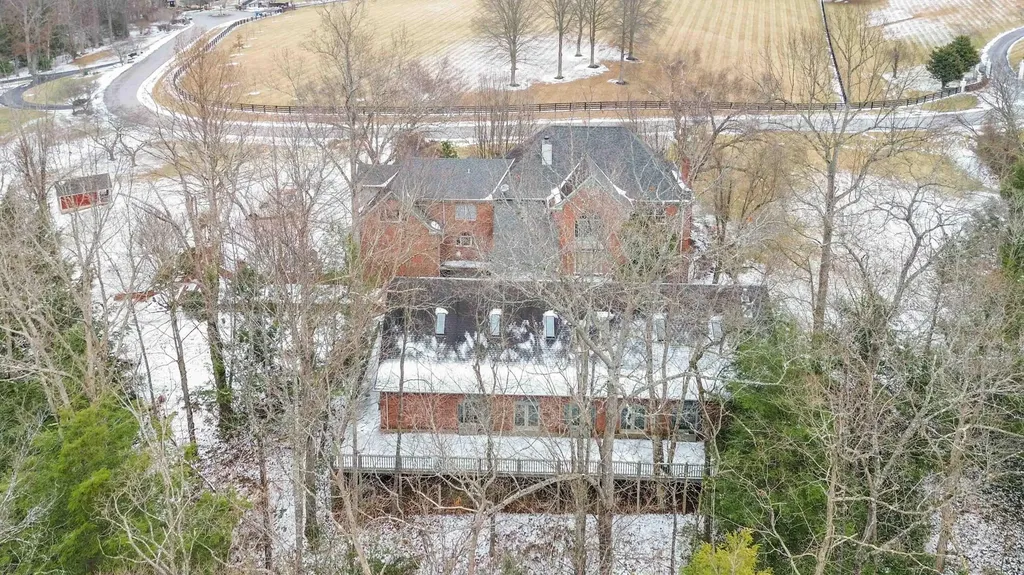484 Woods Edge Drive London KY 40741