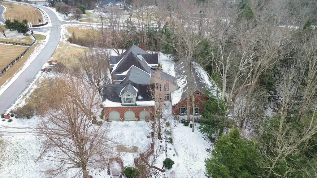 484 Woods Edge Drive London KY 40741