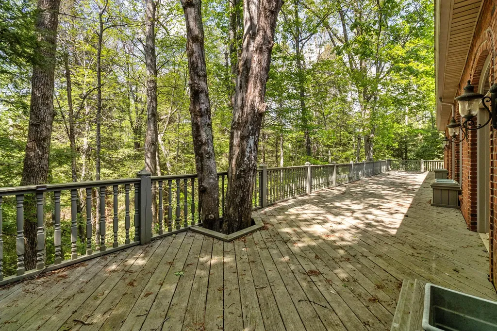 484 Woods Edge Drive London KY 40741