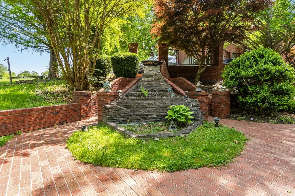 484 Woods Edge Drive London KY 40741