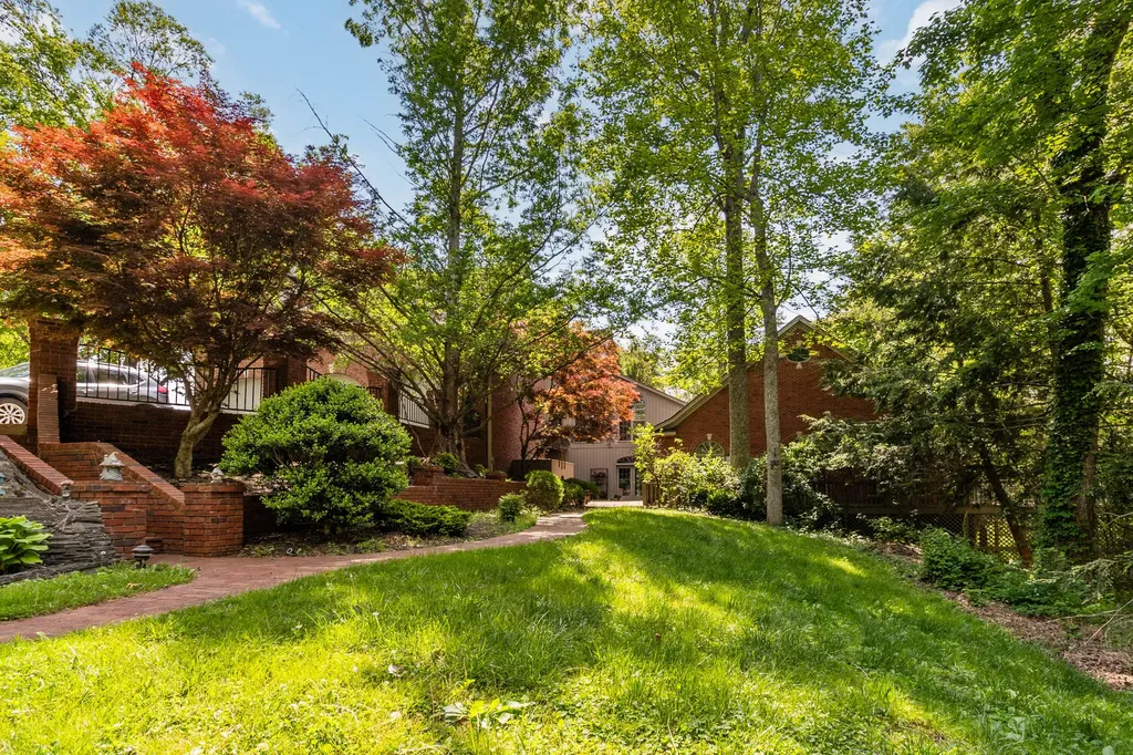 484 Woods Edge Drive London KY 40741