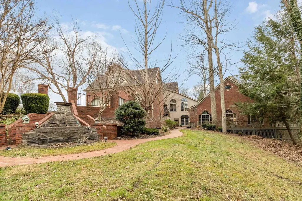 484 Woods Edge Drive London KY 40741