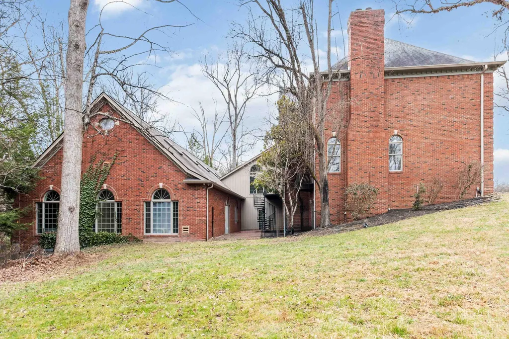 484 Woods Edge Drive London KY 40741