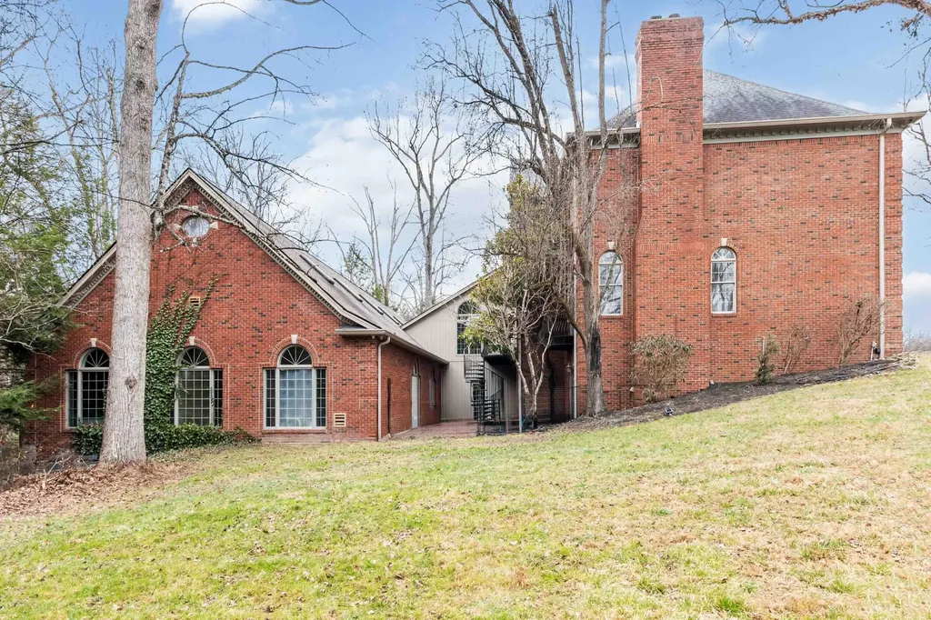 484 Woods Edge Drive London KY 40741