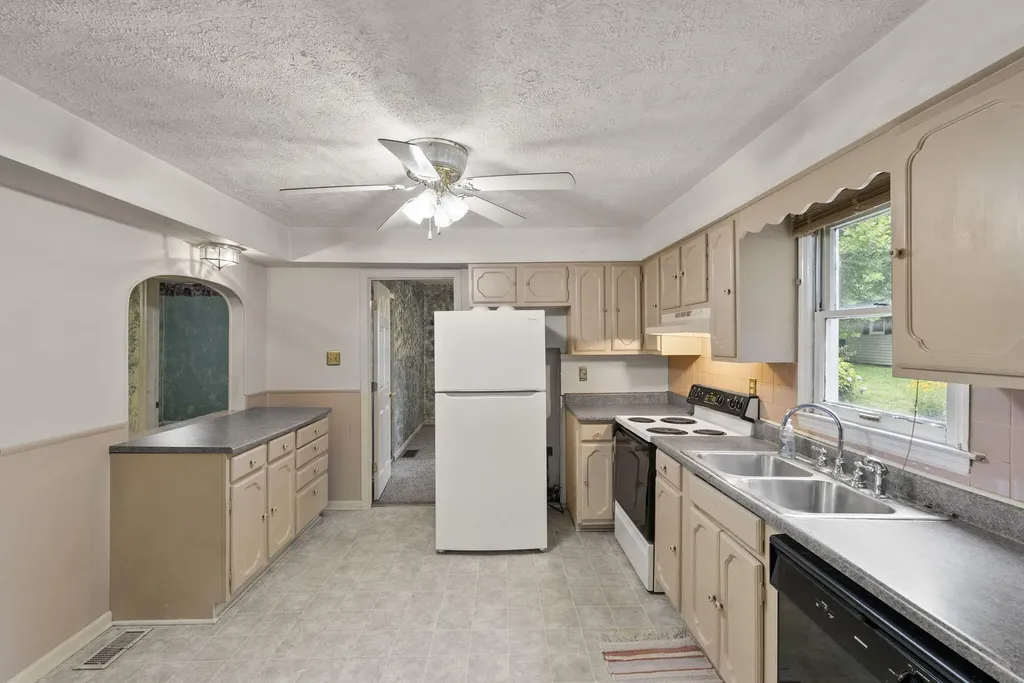 722 Bryant's Camp Road Lancaster KY 40444