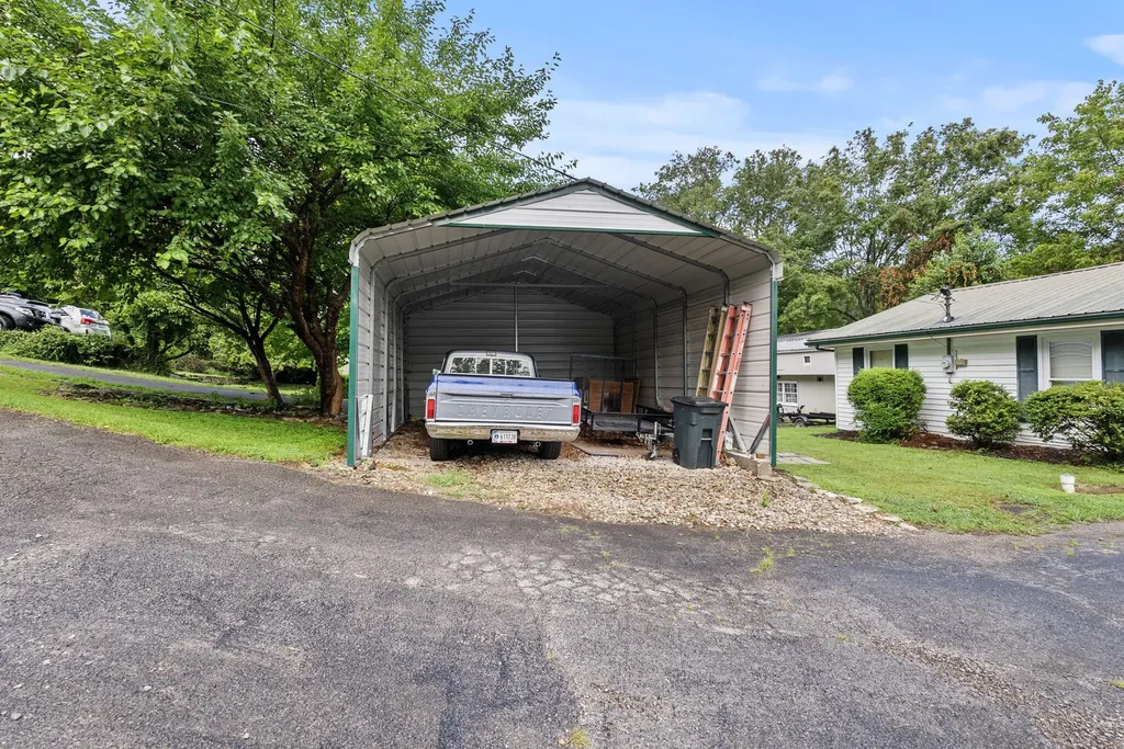 722 Bryant's Camp Road Lancaster KY 40444