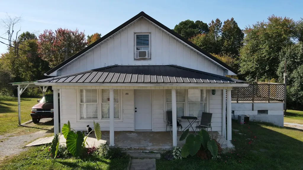 255 Maple Street Russell Springs KY 42642