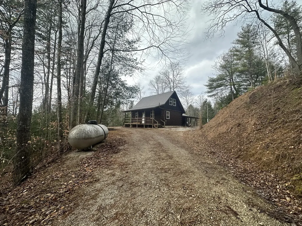 572 Paradise Drive Rogers KY 41365