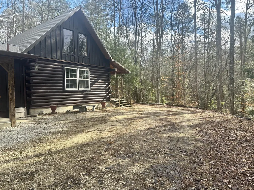 572 Paradise Drive Rogers KY 41365