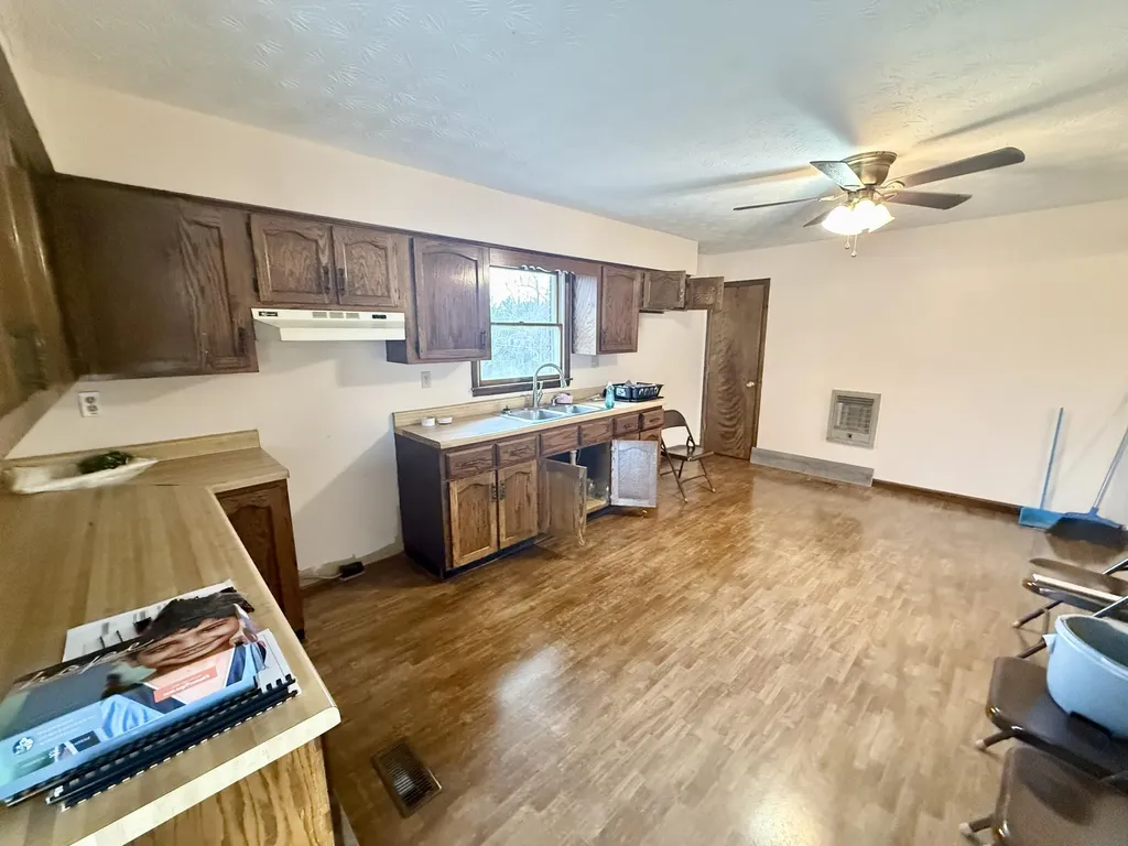 7421 Highway 1676 Science Hill KY 42553