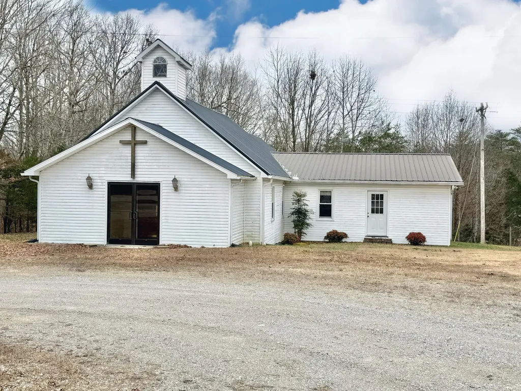 7421 Highway 1676 Science Hill KY 42553