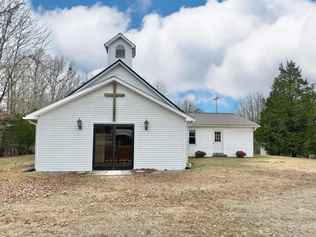 7421 Highway 1676 Science Hill KY 42553